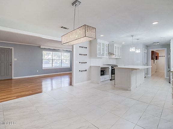 4th image of 248 Oakwood Dr