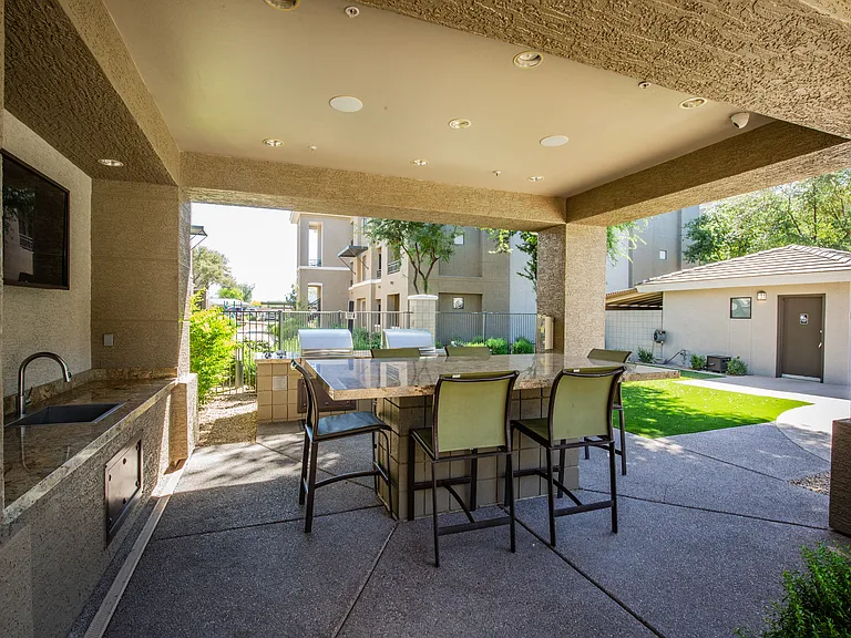 Outdoor Kitchen/ BBQ