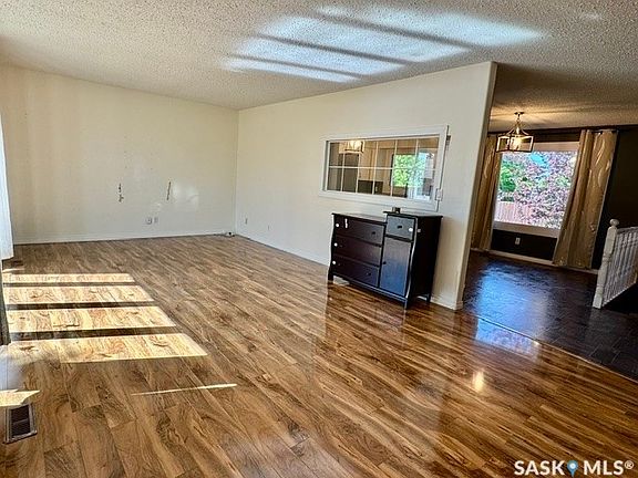 5th image of 503 2nd Street NE