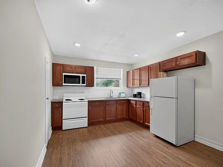 1403 W 22nd St — Photo 1