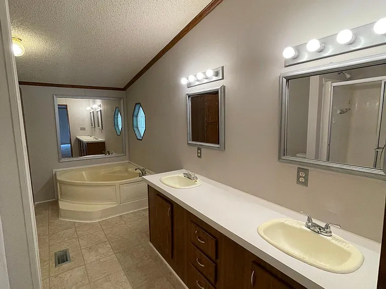 122 Fielding Ln — Photo 15
