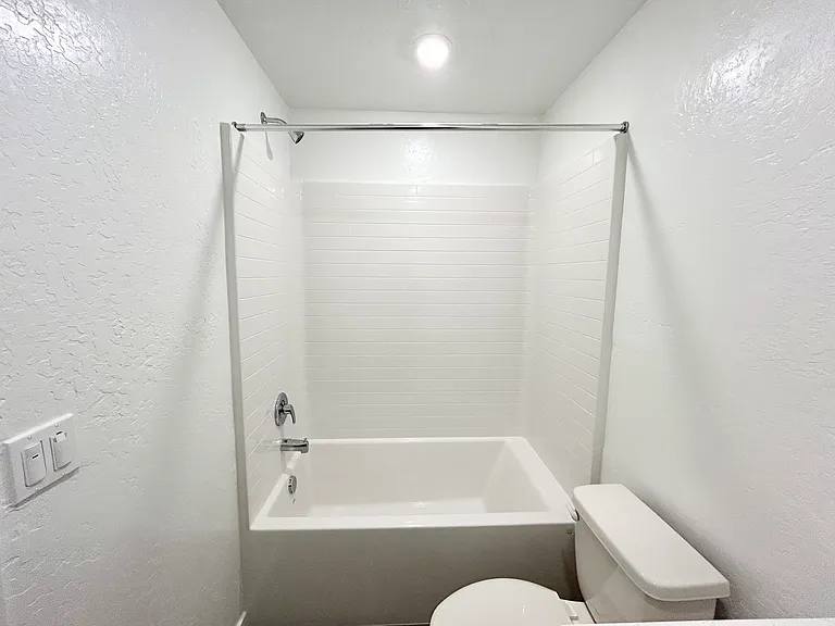 4417 Bellaire Ave — Photo 9