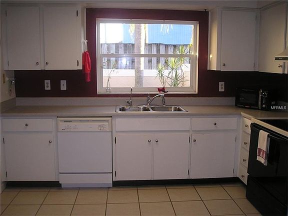 5th image of 1589 Amberlea Dr S