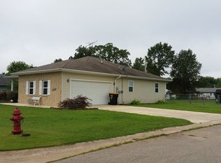 1401 Danielle Dr, Lebanon, MO 65536
