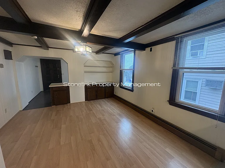 124 Leo Ave — Photo 8