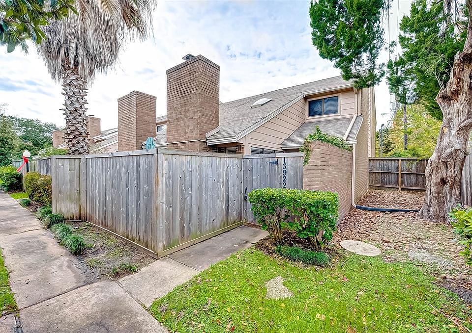 1st image of 13922 Hollowgreen Dr #26