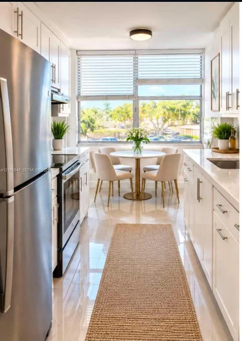 Wilshire Condo — Photo 2