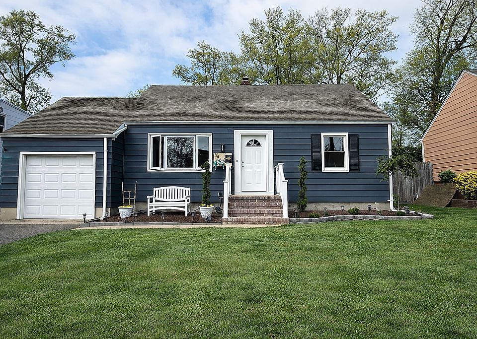 1st image of 38 Colonia Pl