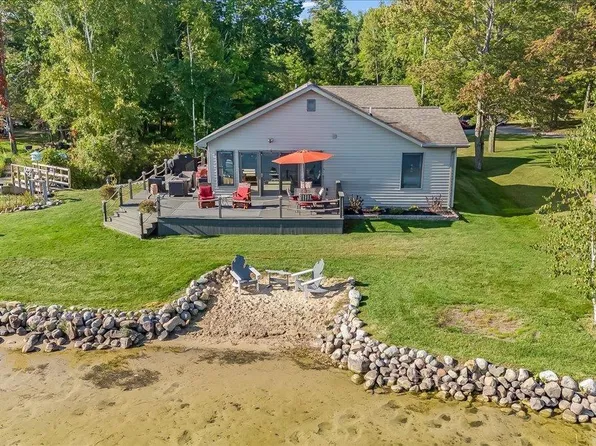 8362 Bobs Dam Rd, Hale, MI 48739