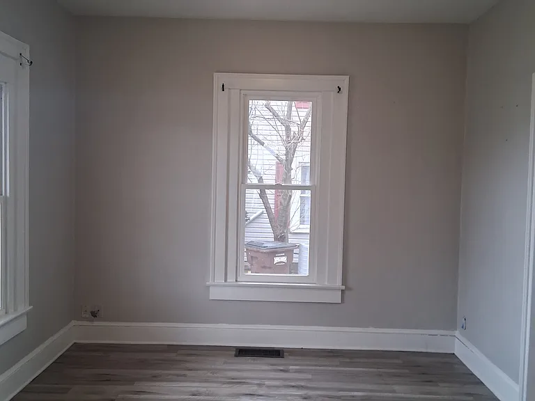 1521 Kenton St — Photo 2