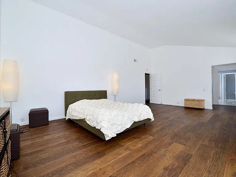 Master Bedroom 4