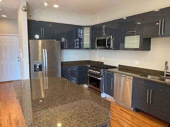5th image of 2216 W Armitage Ave #4F