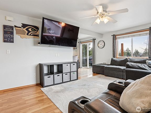 5th image of 1104 73rd Drive SE