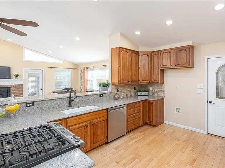 2741 Benson Dr — Photo 2