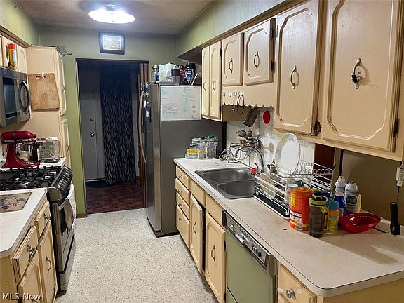 4th image of 7128 Thorncliffe Blvd