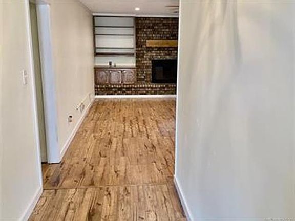 3rd image of 1223 W Boston Pl S