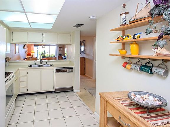 4th image of 4620 NE Sandpebble Trce APT 104
