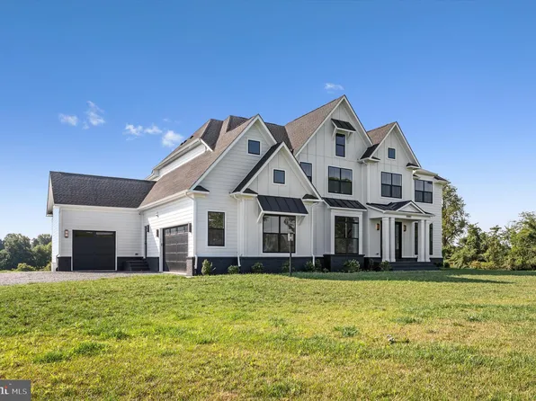 38880 Avery Oaks Ln, Hamilton, VA 20158