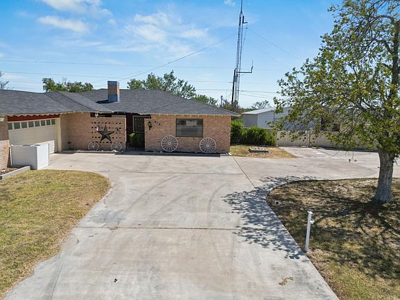 3rd image of 610 Clouse Dr
