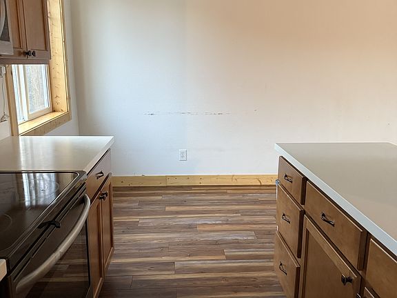 5th image of 427 N Gulkana St