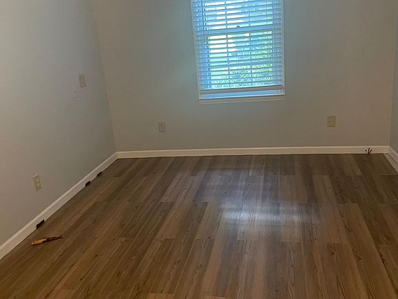 3rd image of 1713 Blandford Dr