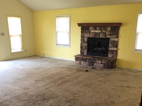 5th image of 6118 Eaton Ct