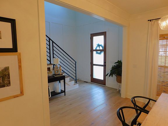 4th image of 456 Sheas Way