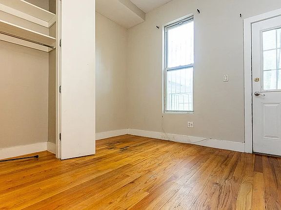 5th image of 327 Melrose St APT 1R