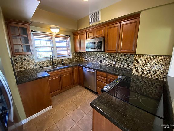 4th image of 601 E Ash St