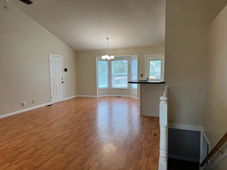 2124 N Ridgewood Dr — Photo 4