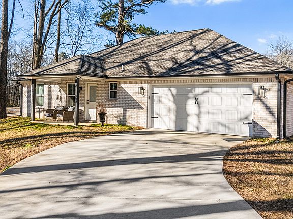 4th image of 388 S 3rd St