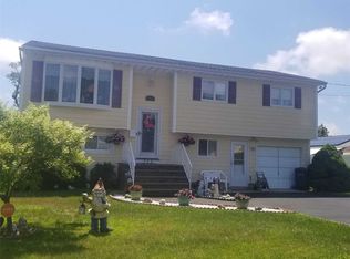 213 14th St, West Babylon, NY 11704