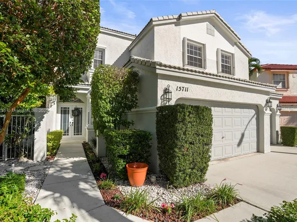15711 NW 11th St, Pembroke Pines, FL 33028