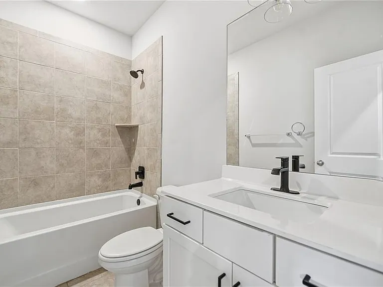 407 Lincoln St — Photo 11