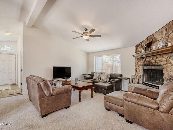 5th image of 110 Pine Pl