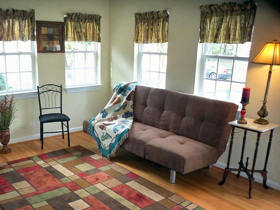 2nd image of 3411 Dartmouth St