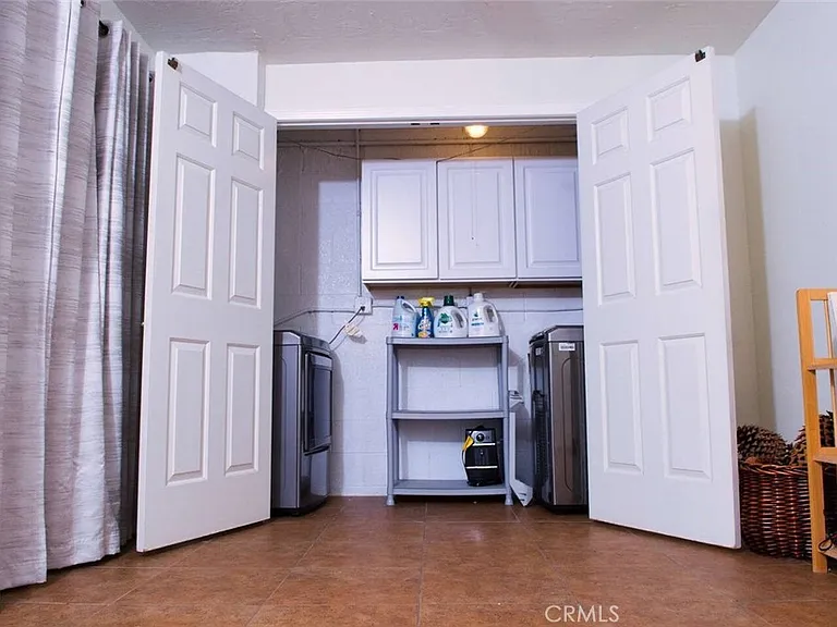 7310 Balboa Blvd #F — Photo 46