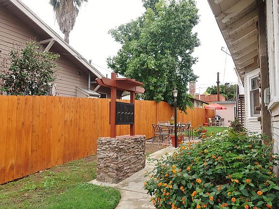5th image of 4008 Georgia St