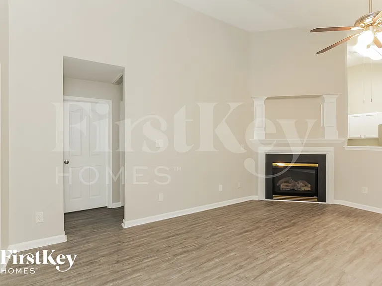 7307 Woodbourne Ln — Photo 5
