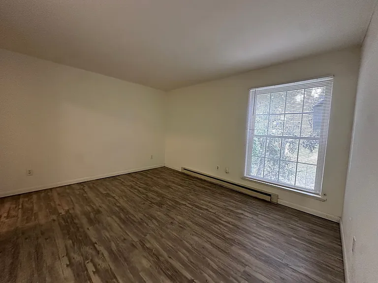 University Park Apartments near Cornell University — Photo 180