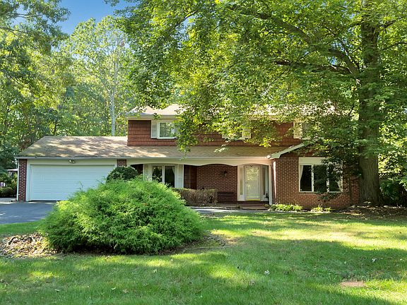 2nd image of 3 Herter Pl