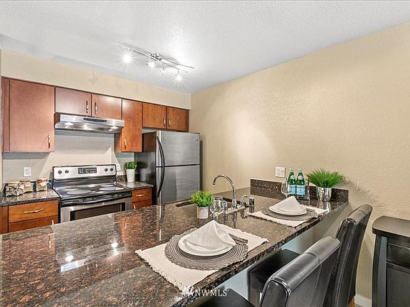 4th image of 840 NE 125th St APT 316