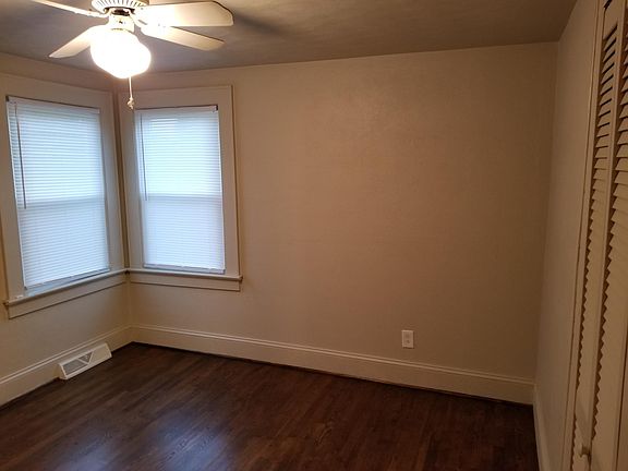 3rd image of 1454 6th St SE