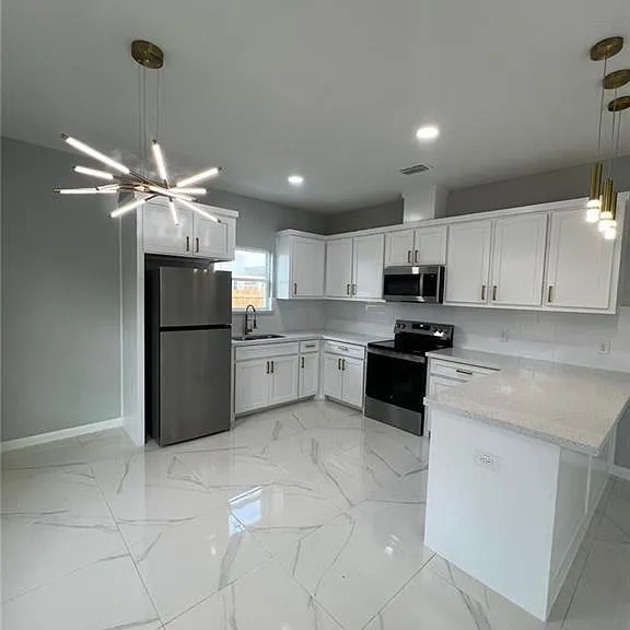 5600 Northwestern Ave #2 — Photo 3