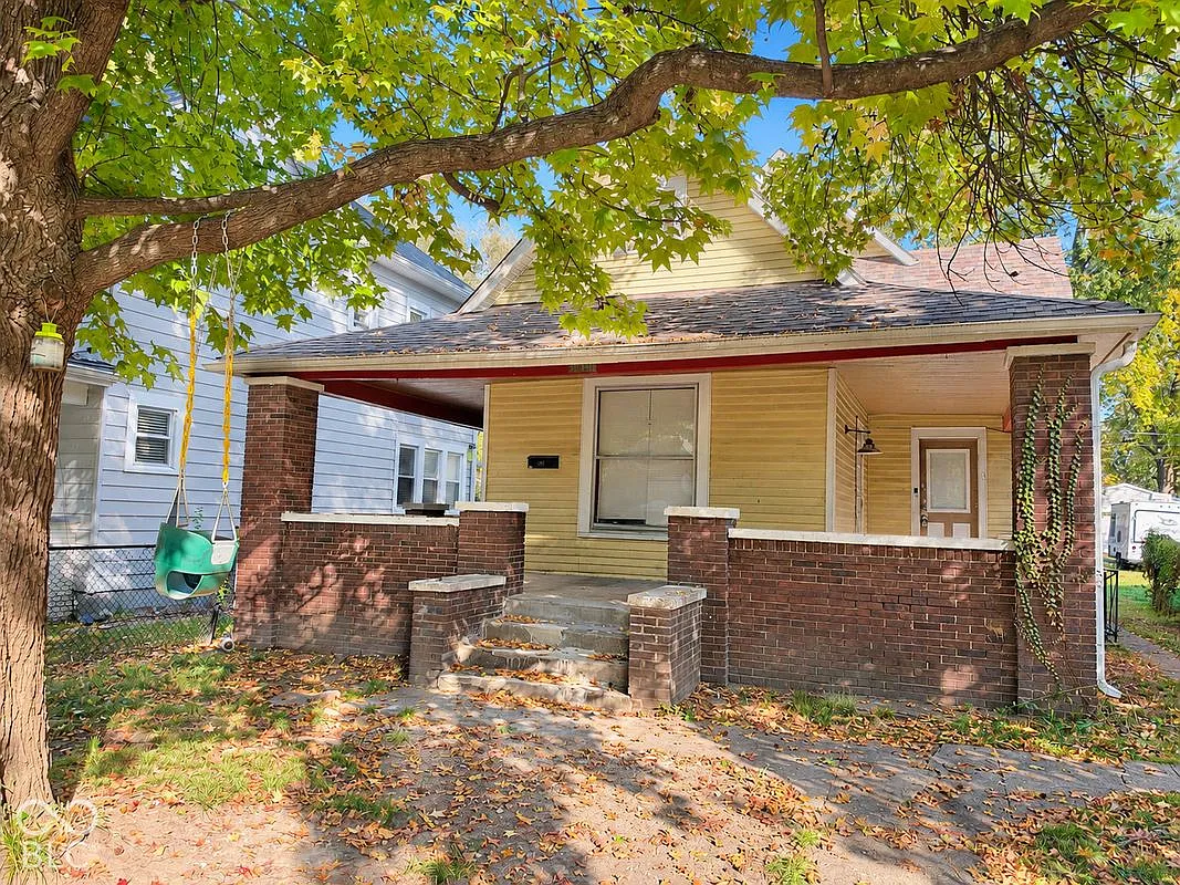 4 bed, 2.0 bath, 2284 sqft, $1,600 — Photo 2