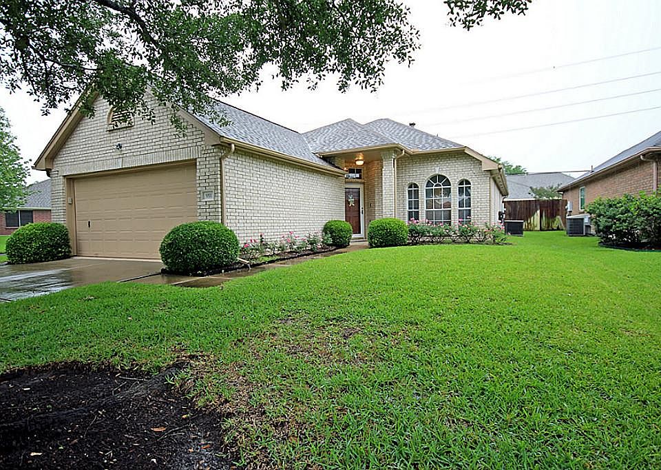1st image of 951 Peach Blossom Dr