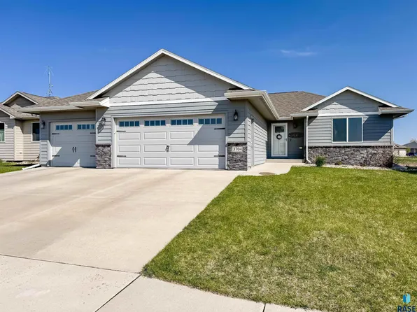 3704 E Brewster St, Sioux Falls, SD 57108