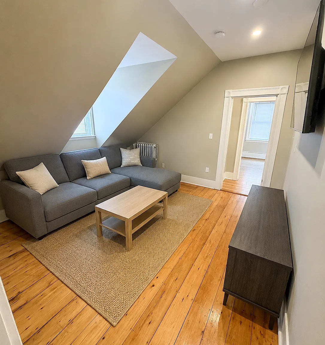 3 bed, 1000 sqft, $3,000 — Photo 3