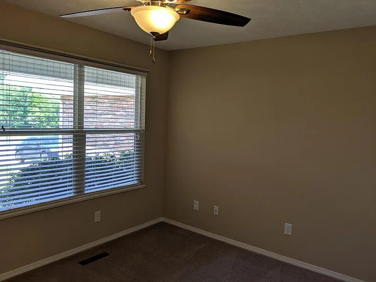 1708 S 10th Ave — Photo 10
