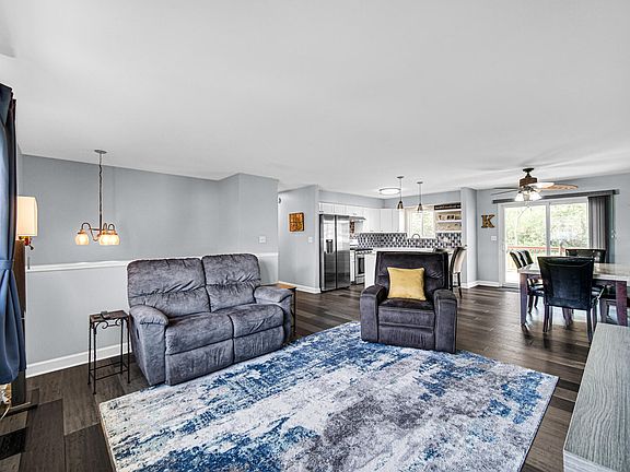 3rd image of 3113 Devonshire Cir